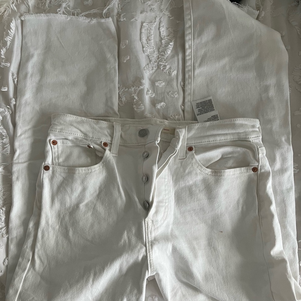Levi’s straight leg white jeans